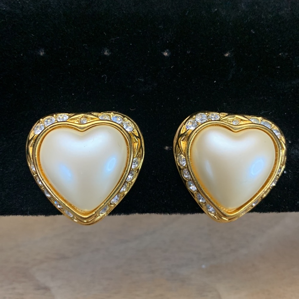Joan Rivers Clip on earrings